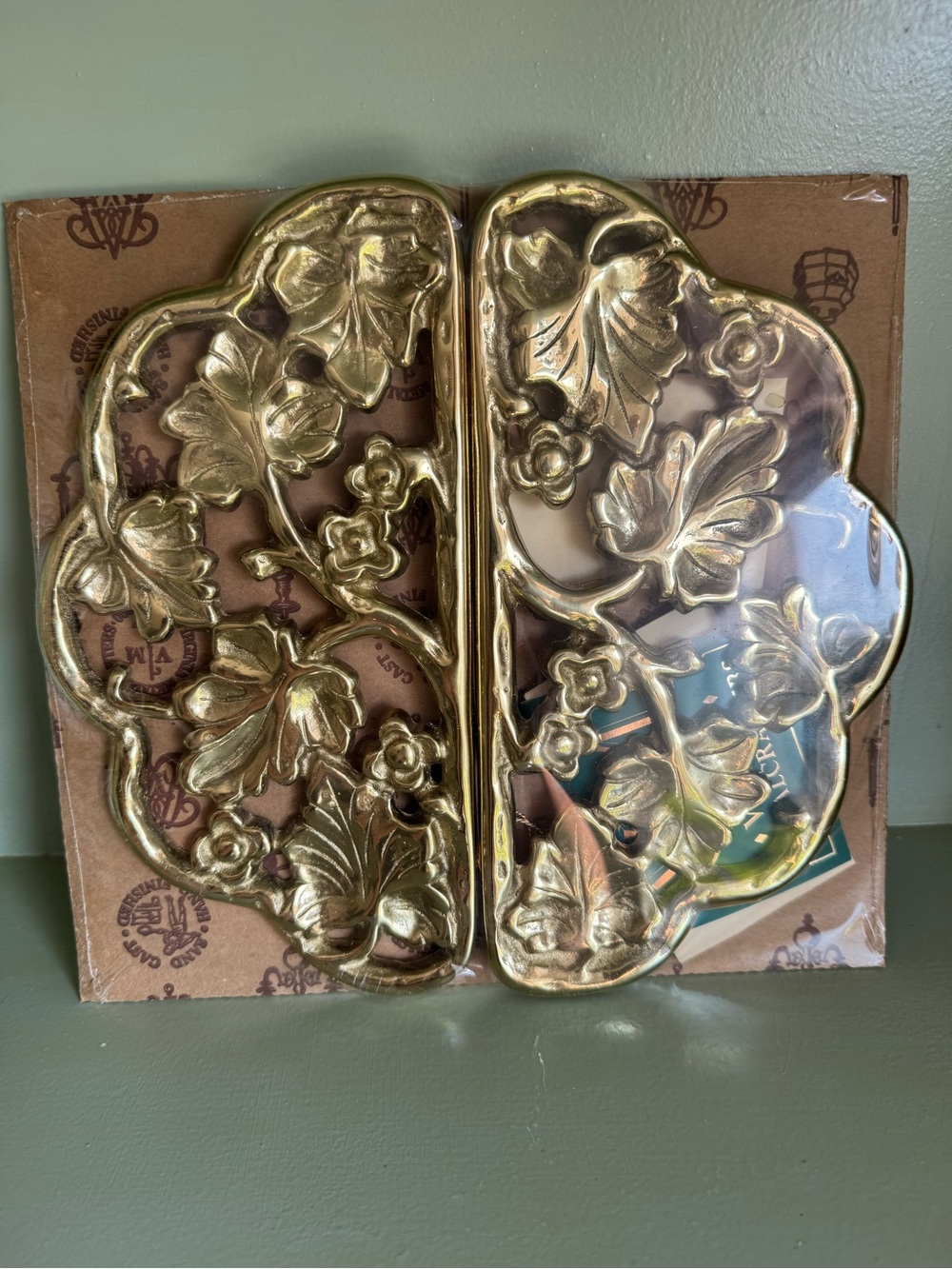 Vintage Harvin Virginia Metalcrafters solid polished brass 2- piece trivet